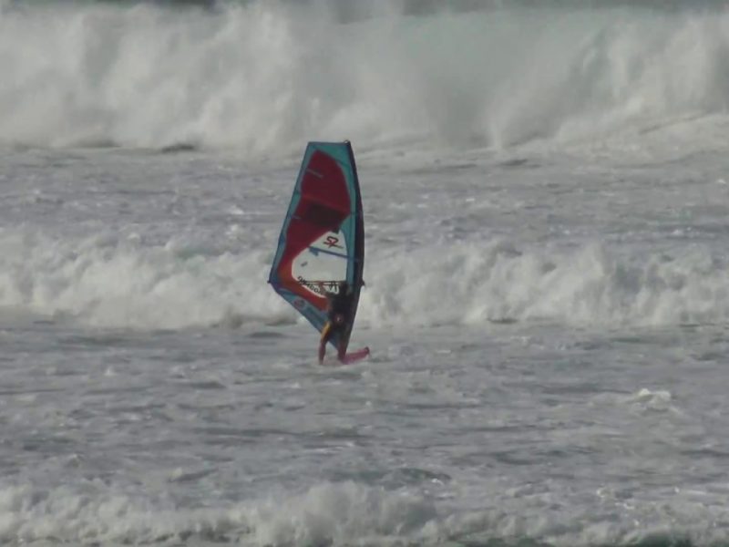 CHALLENGING DAY AT HO’OKIPA
