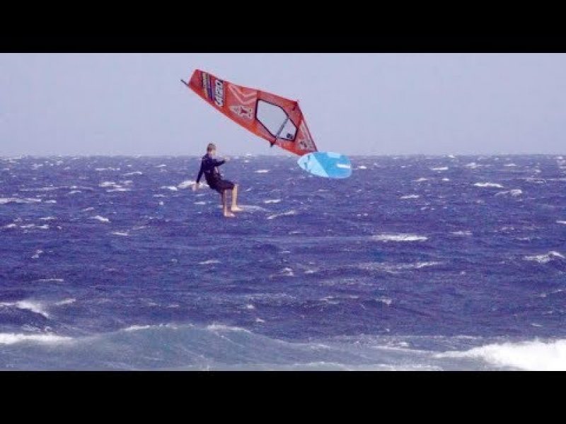 WINDSURFING CRASHES IN 40 KNOTS