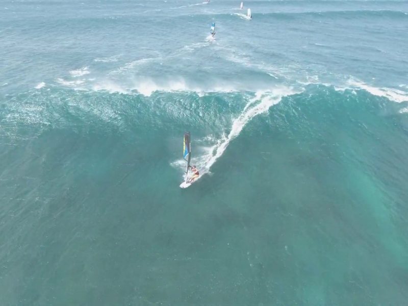 END OF THE SWELL – HO’OKIPA WINDSURFING