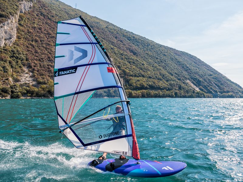 DTW-Duotone-E_PaceSLS-MarcoLang-LakeGarda-2022-SimonCrowther-D6I1114