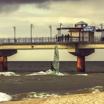 4-Miedzyzdroje-lody and gofry on the pier while Phil windsurfs