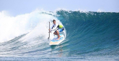 18_Mauritius_sup_holiday_le_morne_small_wave_action_1