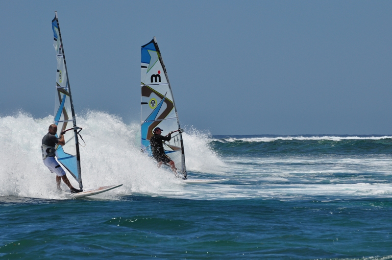 3_Peter_Hart_windsurfing_clinic_mauritius_2013_wave_sailing_duo_800x531