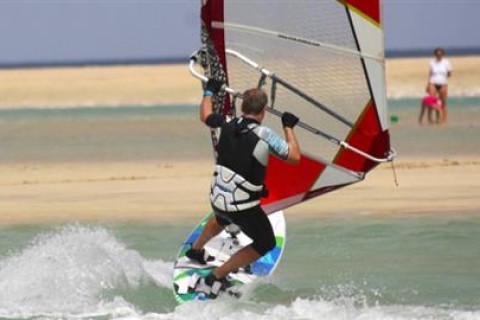 18_Simon_Bonhoft_windsurf_clinic_sotavento_fuerteventura_canary_islands