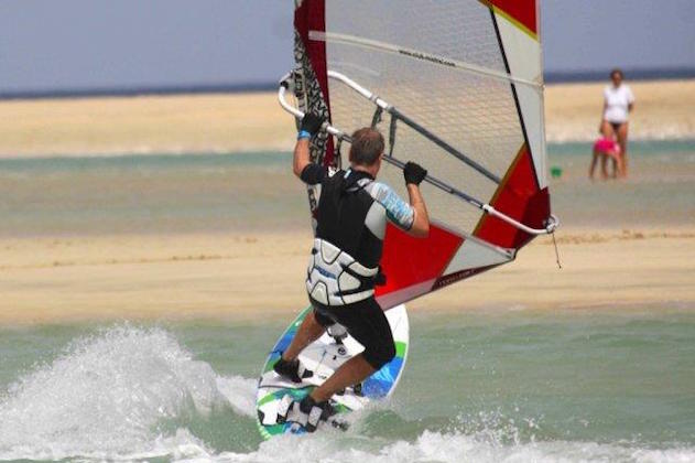 18_Simon_Bonhoft_windsurf_clinic_sotavento_fuerteventura_canary_islands_640x399