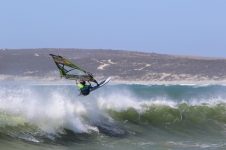 LENA ERDIL SPEED SLALOM WAVE WINDSURF TRAINING