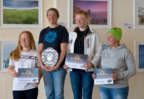 girls-podium