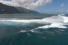 TEAHUPOO TAHITI WINDSURFING