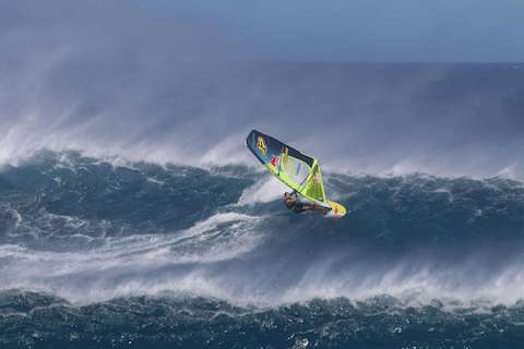 jason-polakow-windsurfing-mid-wave-maui-hawaii
