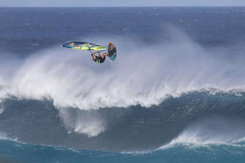 jason-polakow-windsurfing-side-on-maui-hawaii