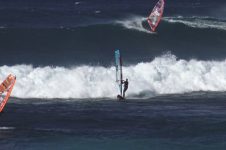 HO’OKIPA WINDSURFING SMALL NORTH WEST SWELL – OCT. 4TH
