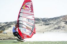 HIGH SPEED WINDSURFING IN NAMIBIA