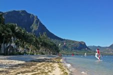 le-morne-mountain-windsurfing