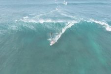 END OF THE SWELL – HO’OKIPA WINDSURFING 