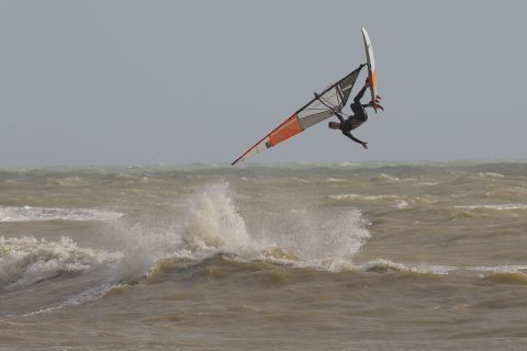 One handed back loop from John Skye