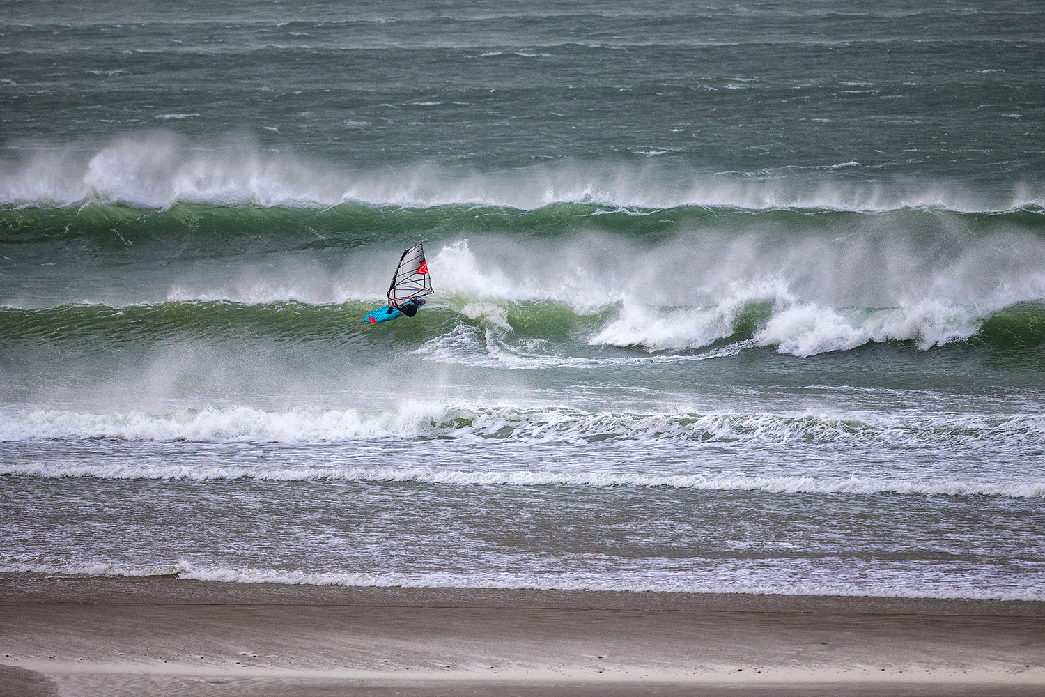 Timo clocking a bomb at Newgale