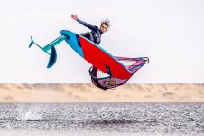 SAM ESTEVE: WINDFOIL FREESTYLE