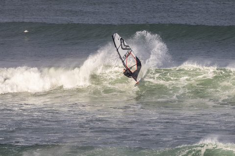 Timo carving in the light winds