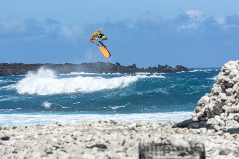 Ricardo flying high in Maui