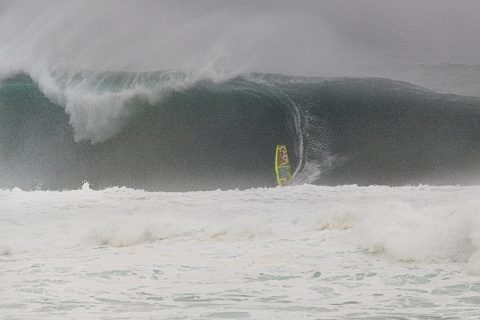 Thomas drops in on a monster Photo: Heidi Hansen