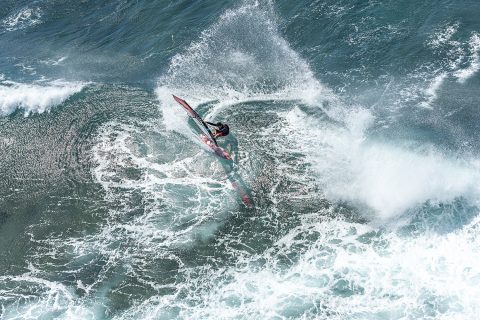 Victor classic slash off the lip in Hawaii.