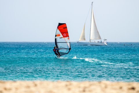 windsurf-in-sal-ion-club