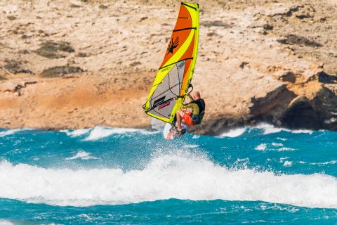 Onshore sessions can help you get your first bigger jumps and ensure you embrace getting your tail up.
