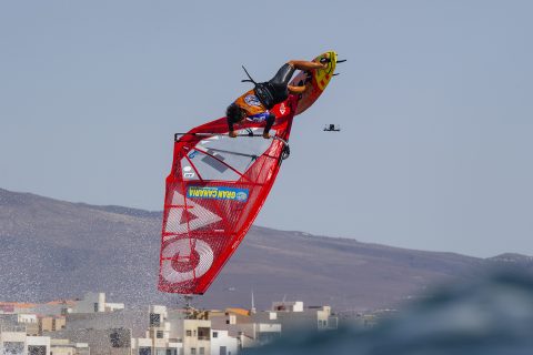 Takuma flying in Pozo