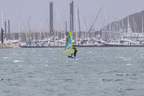 Foil windsurfing