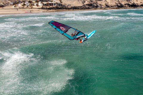 2023-Kode-Starboard-windsurfing-board-Action-Sarah-Quita