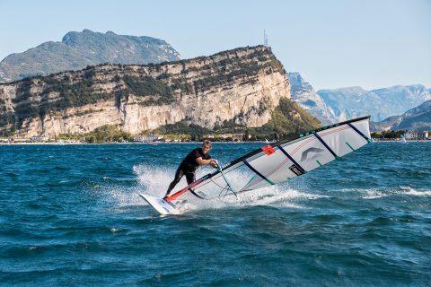DTW-Duotone-E_PaceSLS-JordyVonk-LakeGarda-2022-SimonCrowther-D6I7938