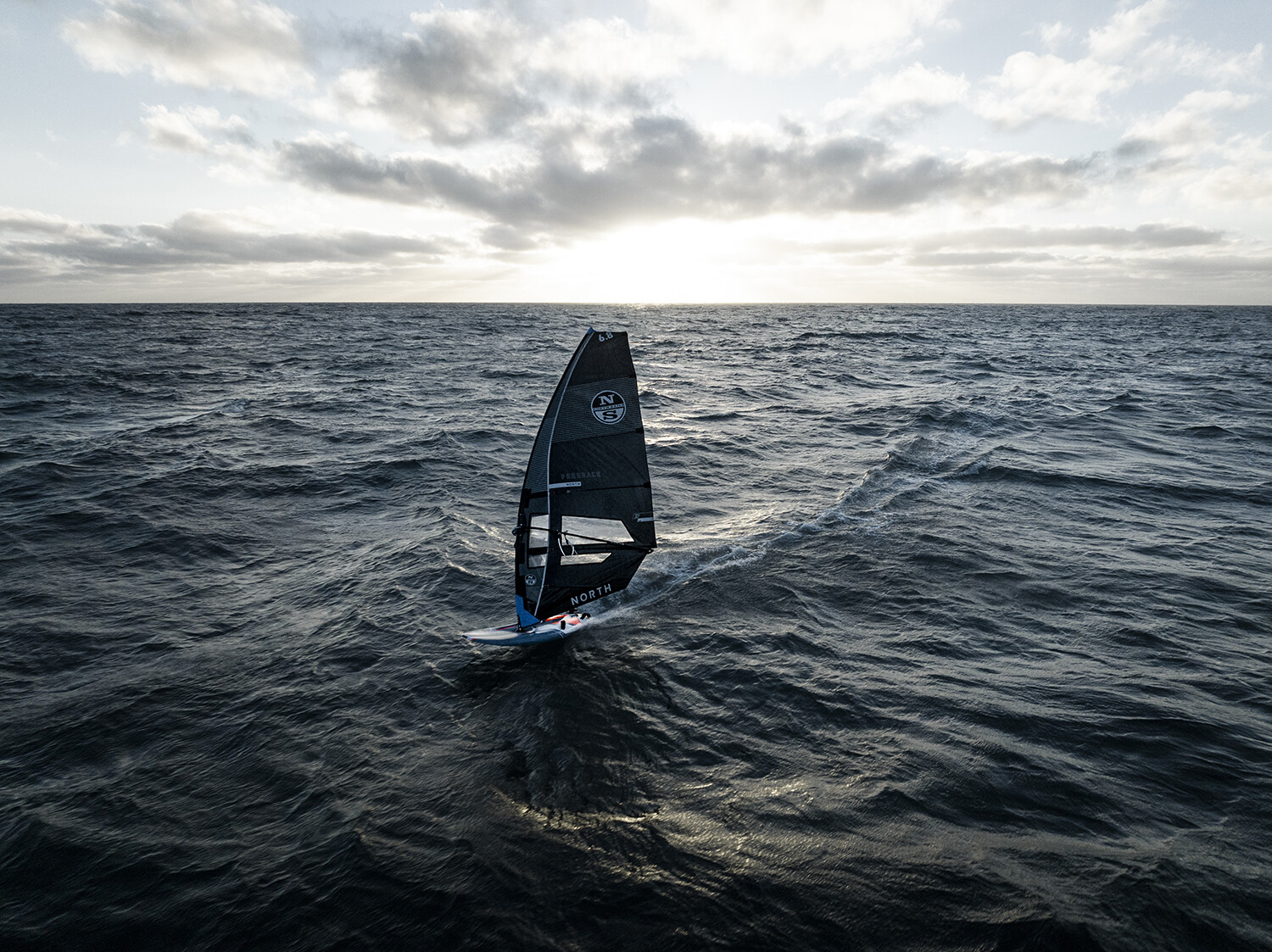 Windsurf MagazineNORTH WINDSURFING FREE RACE SAIL