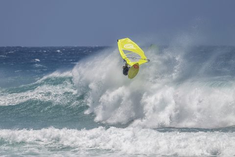 Marcilio Browne air at Diamond Head