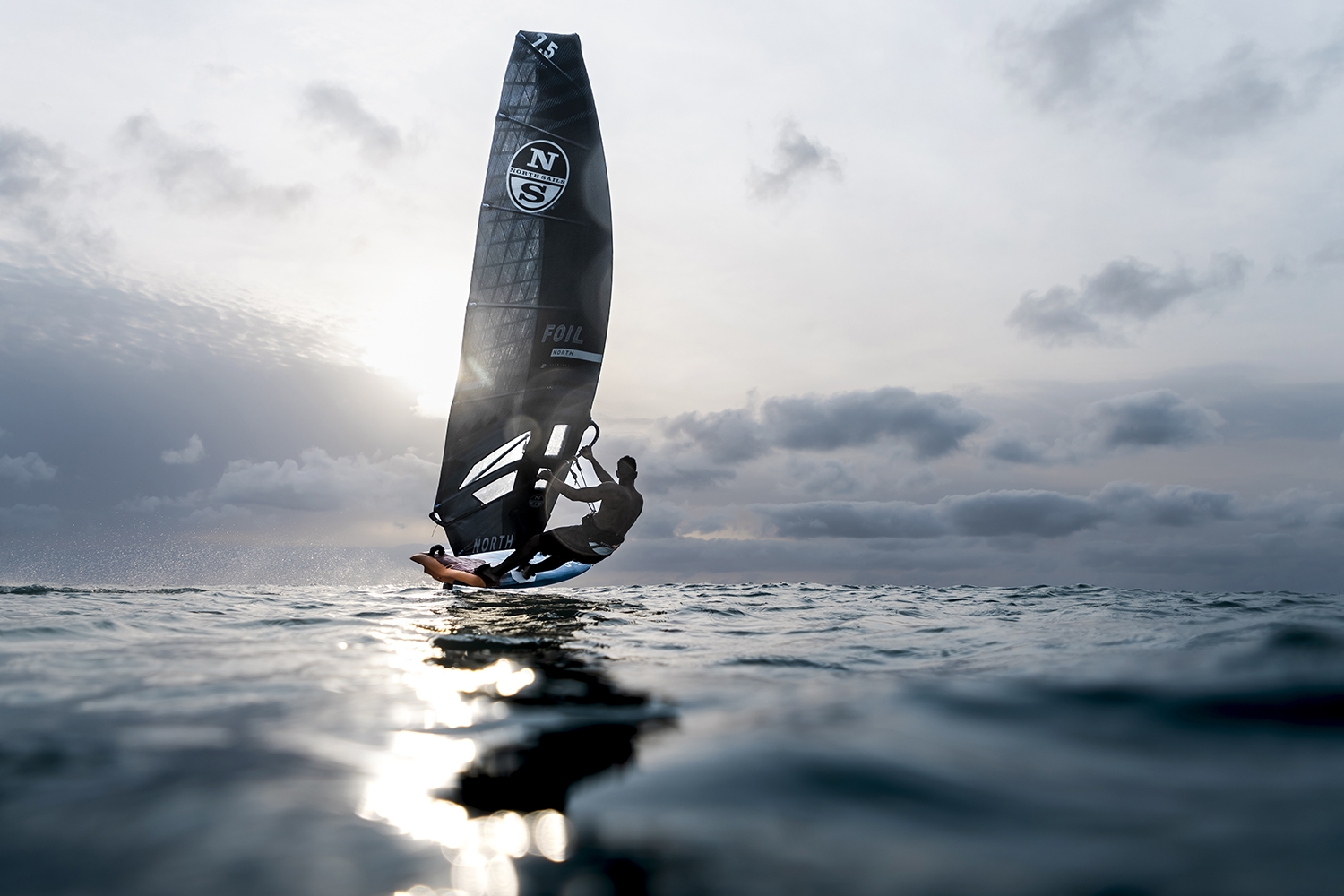 Windsurf MagazineNORTH WINDSURFING THE FOIL