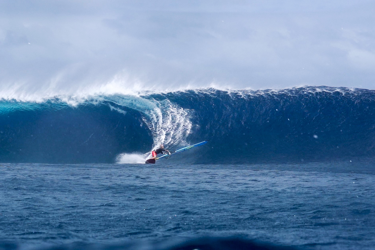 Beautiful waves in Tahiti