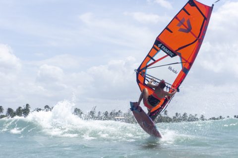 Maria overcome your fears and throws a forward at Jericoacoara in Brazil!