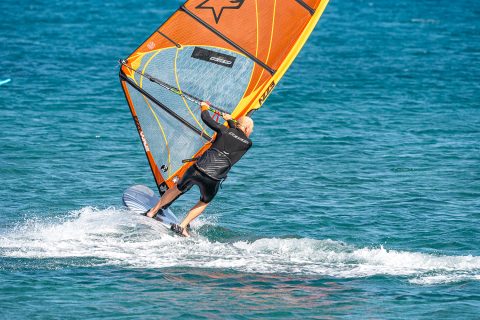 Key mid duck gybe actions are; see out of the turn, hands near lines, hips to the inside, weight the back foot to carve, and in readiness for the foot change.