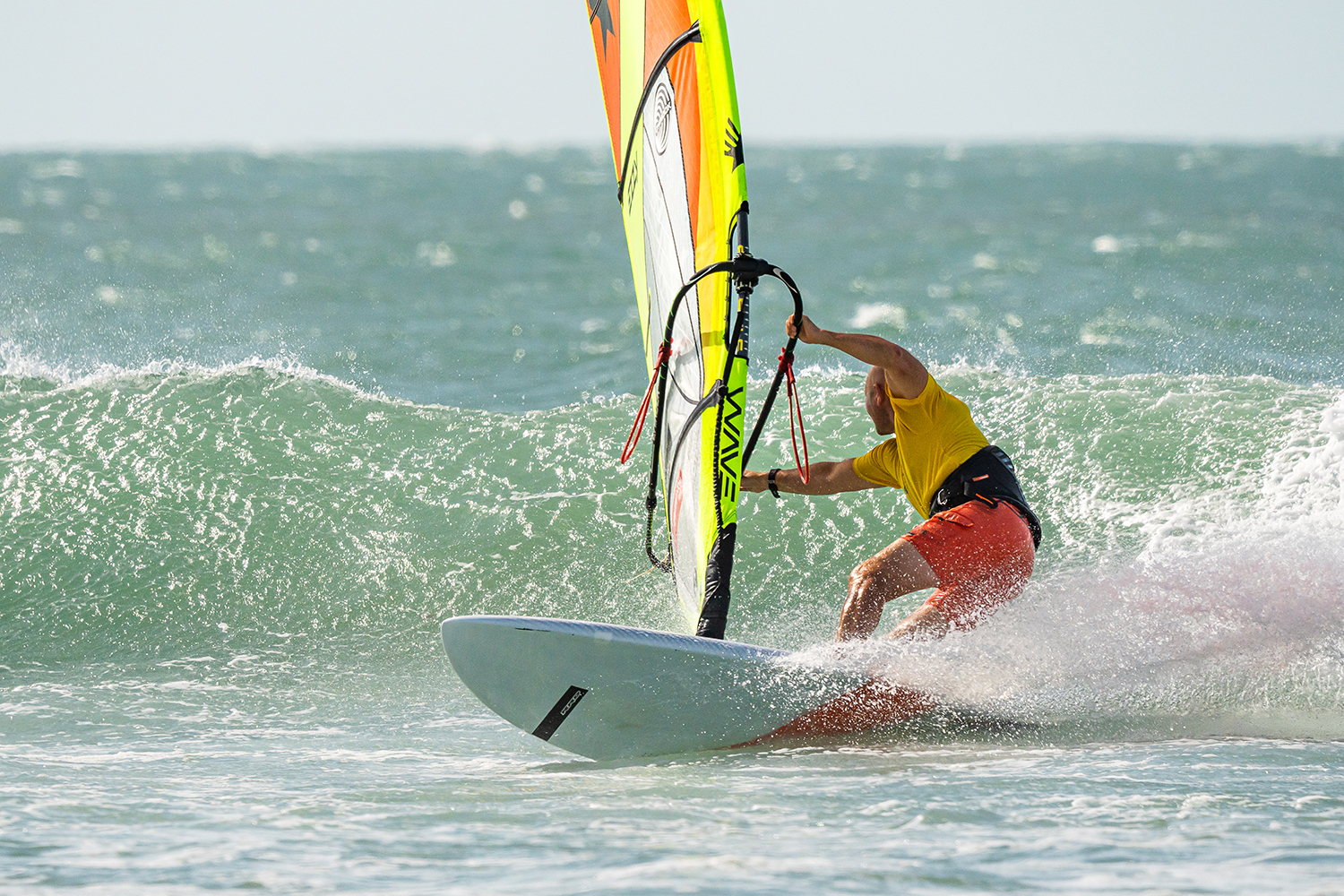 Keep it simple, hand back in the bottom turn and see the lip to open the sail and get up the wave.