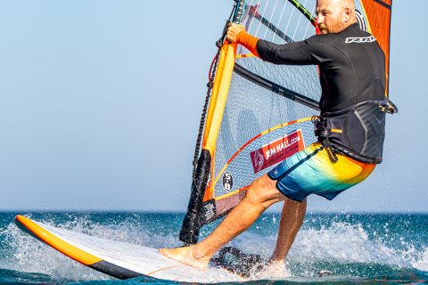 Now take front foot from the strap to in front of mastfoot, pulling down on the mast maintains your speed. Carve towards the wind (looking forward), on your heels, raking the rig back and moving your hips forwards and out (more than I am here).