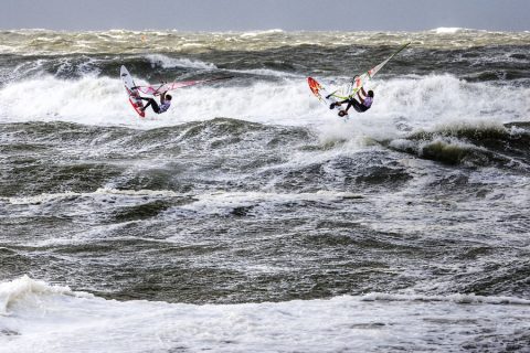 S09_wv_Dunkerbeck and Naish take on wild Sylt conditions