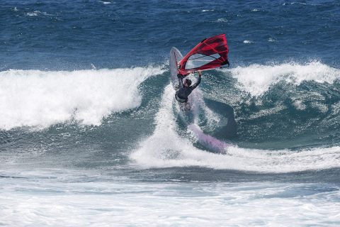 Levi Siver going vertical at Ho'okipa
