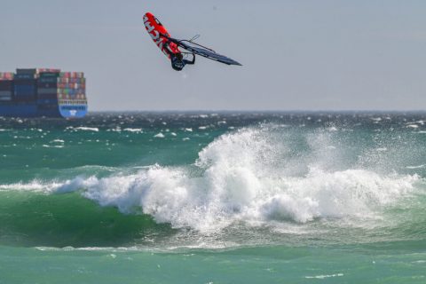 Jamie Howard boosts: Photo: PROTOGRAPHY