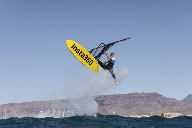 Ricardo taking off in Pozo