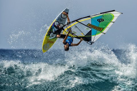 Marcilio Browne contorted at Ho'okipa