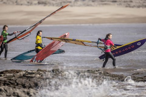 girls head out