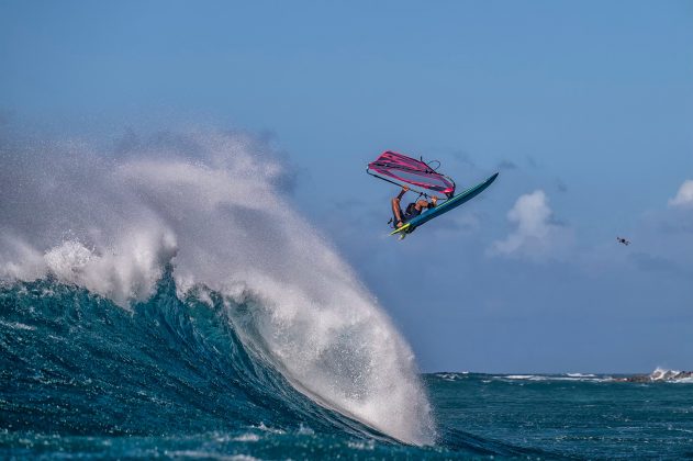 Paul scores this shot of Marc Pare at the Maui ProAm