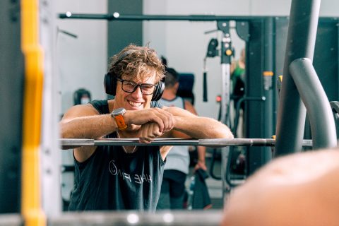 Jordy has to invest €100 for gym membership!
