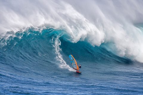 Flo Jung charging at Jaws