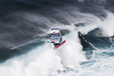 Nik Baker charging in Maui