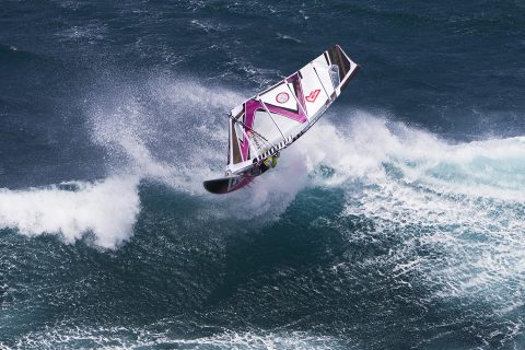 Nik Baker charging at Ho'okipa